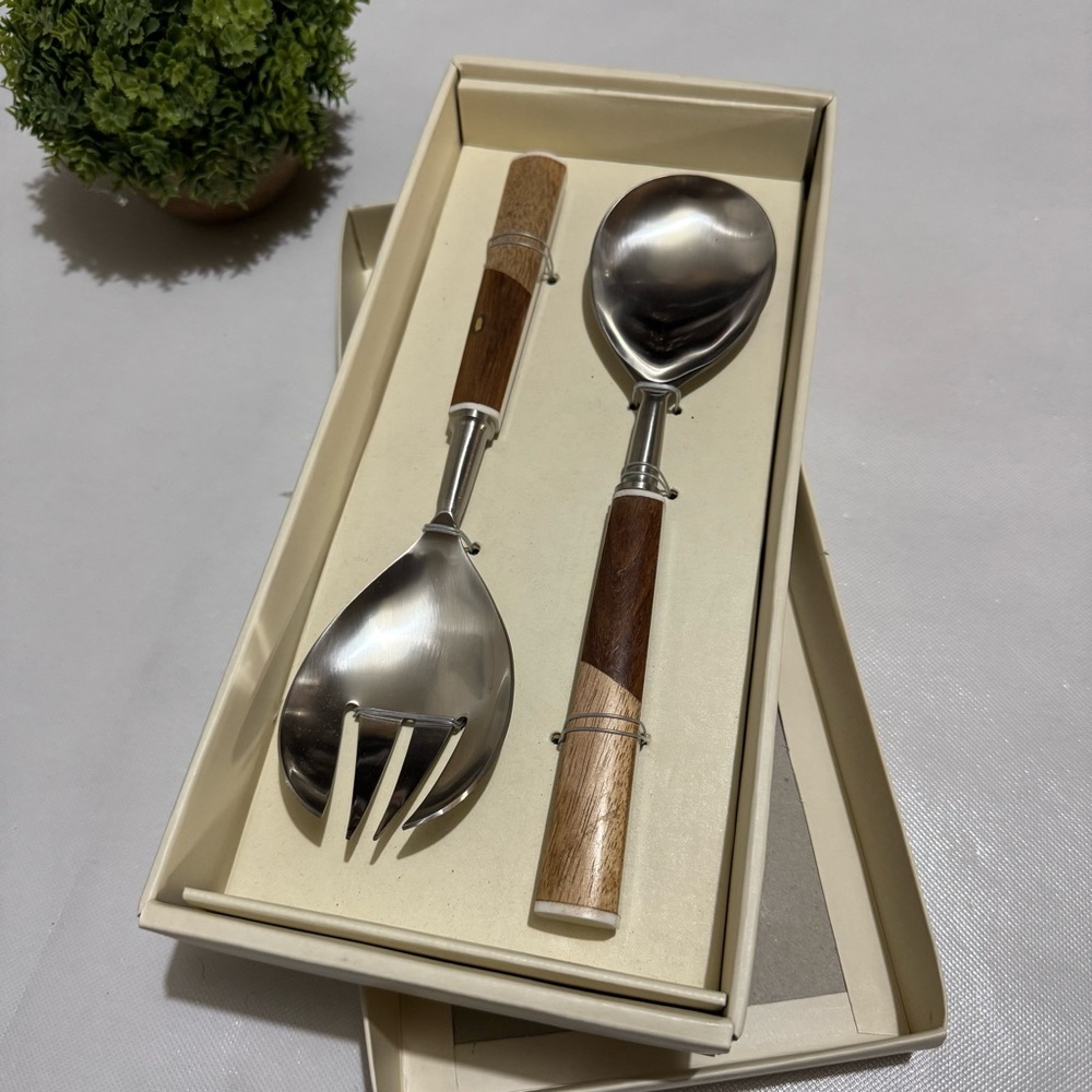 Two’s Company NWT Two Tone Wooden Silver Toned Salad Serving Spoon Fork Set‎